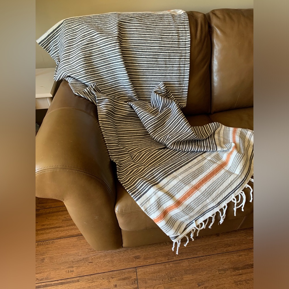 URBAN SUPPLY LTD. | Striped Blanket With Tassels